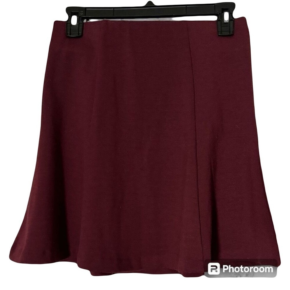 🔵 5 for $25 OLD NAVY women’s maroon colored skater skirt with elastic waist